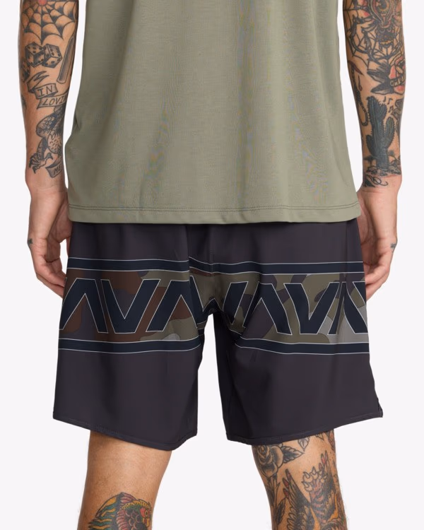 Boardshort RVCA con franja de camuflaje en tonos caqui